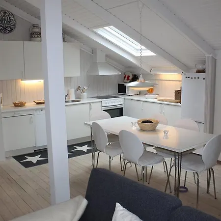 Three-bedroom Holiday Sandstien 09 *