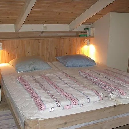Three-bedroom Holiday Sandstien 09 * Østerby